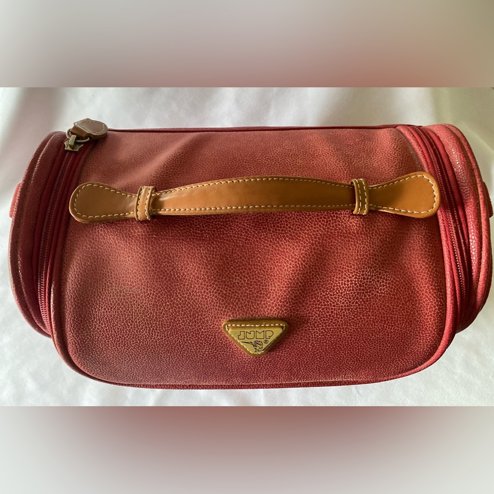 Jump for Boyt Solera Red Large Pebbled Beauty Toiletries Case Travel - Picture 4 of 13